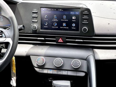 Used 2025 Hyundai Elantra SE image 28