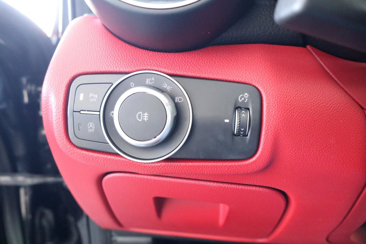 Used 2019 Alfa Romeo Giulia w/ Quick Order Package 22K Sport RWD image 30