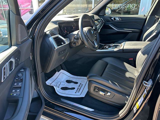 Used 2024 BMW X5 xDrive40i w/ Premium Package AWD/4WD image 13