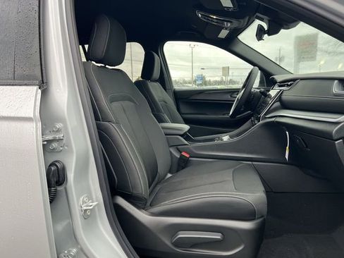 New 2026 Jeep Grand Cherokee Laredo AWD/4WD image 19