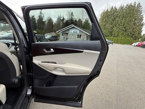 Used 2019 Kia Sorento FWD image 25