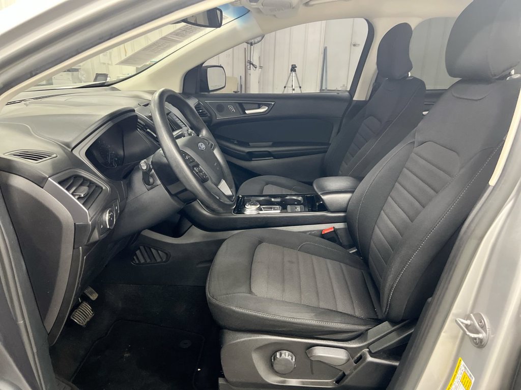 Used 2019 Ford Edge SE FWD image 19