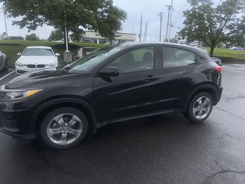 Used 2019 Honda HR-V LX image 8