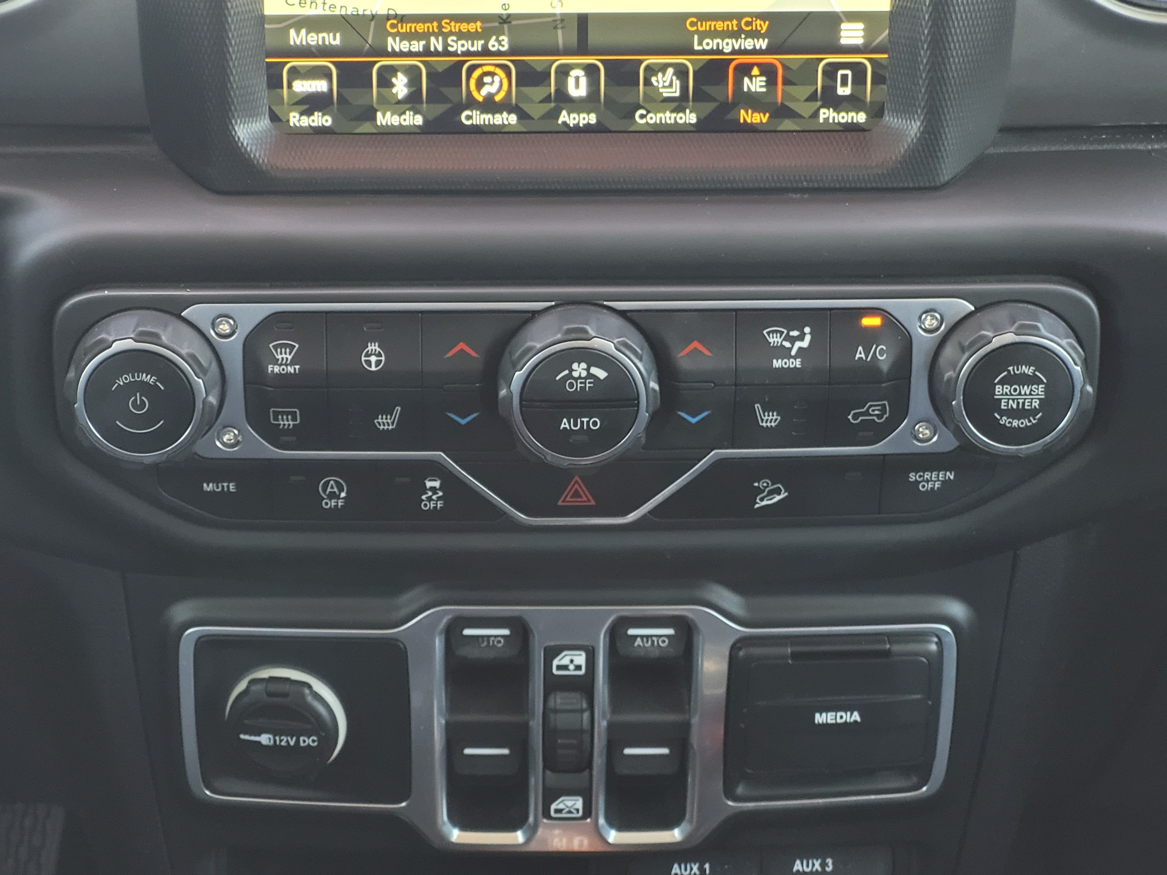 Used 2018 Jeep Wrangler Unlimited Sahara AWD/4WD image 17
