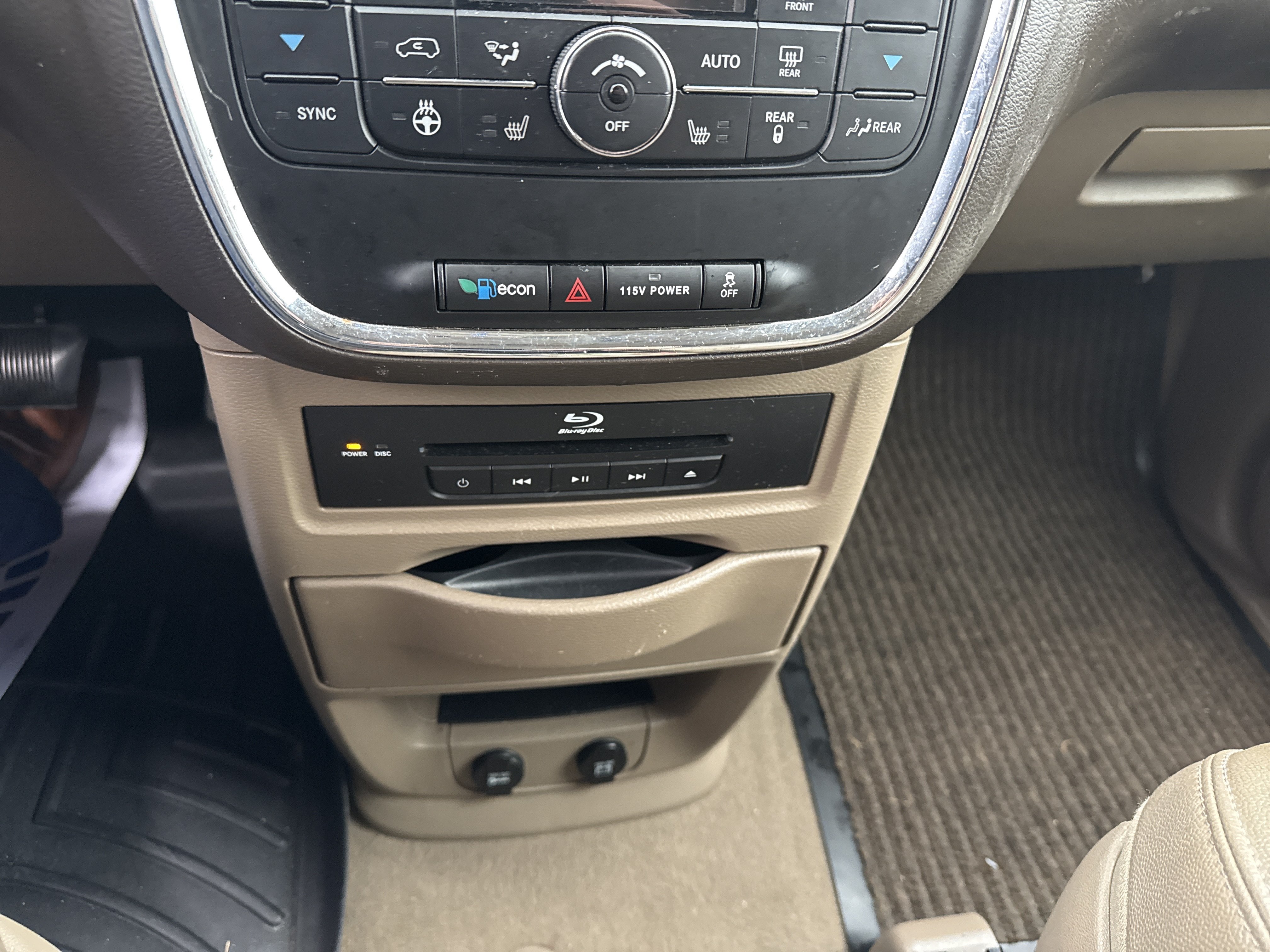 Used 2014 Chrysler Town & Country Touring-L w/ Driver Convenience Group FWD image 24