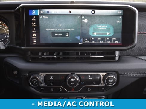 Used 2024 Jeep Wrangler Rubicon image 21