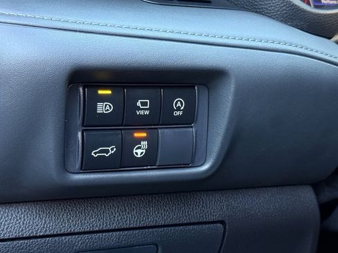 Used 2024 Toyota Highlander Limited image 32