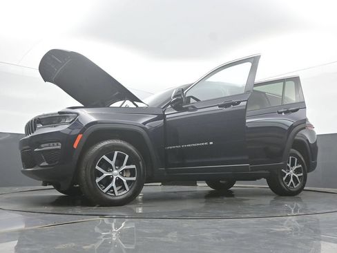 Used 2024 Jeep Grand Cherokee Limited AWD/4WD image 57