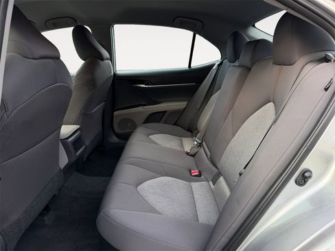 Used 2020 Toyota Camry LE image 13