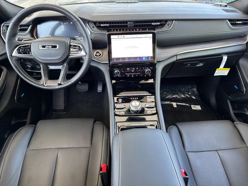 New 2023 Jeep Grand Cherokee Overland w/ Advanced Protech Group III AWD/4WD image 13