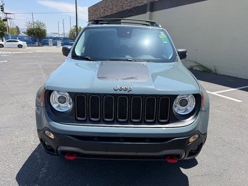 Used 2017 Jeep Renegade Trailhawk w/ Premium Trailhawk Package AWD/4WD image 4