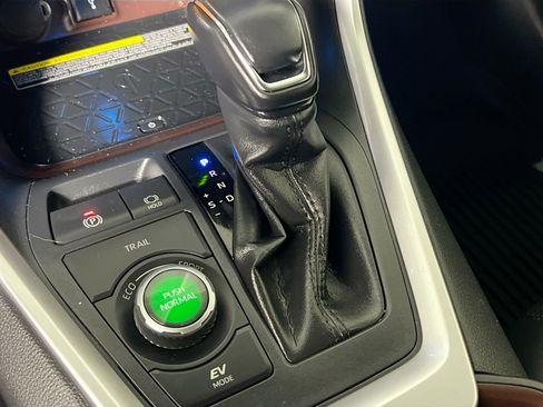 Used 2020 Toyota RAV4 Limited image 25