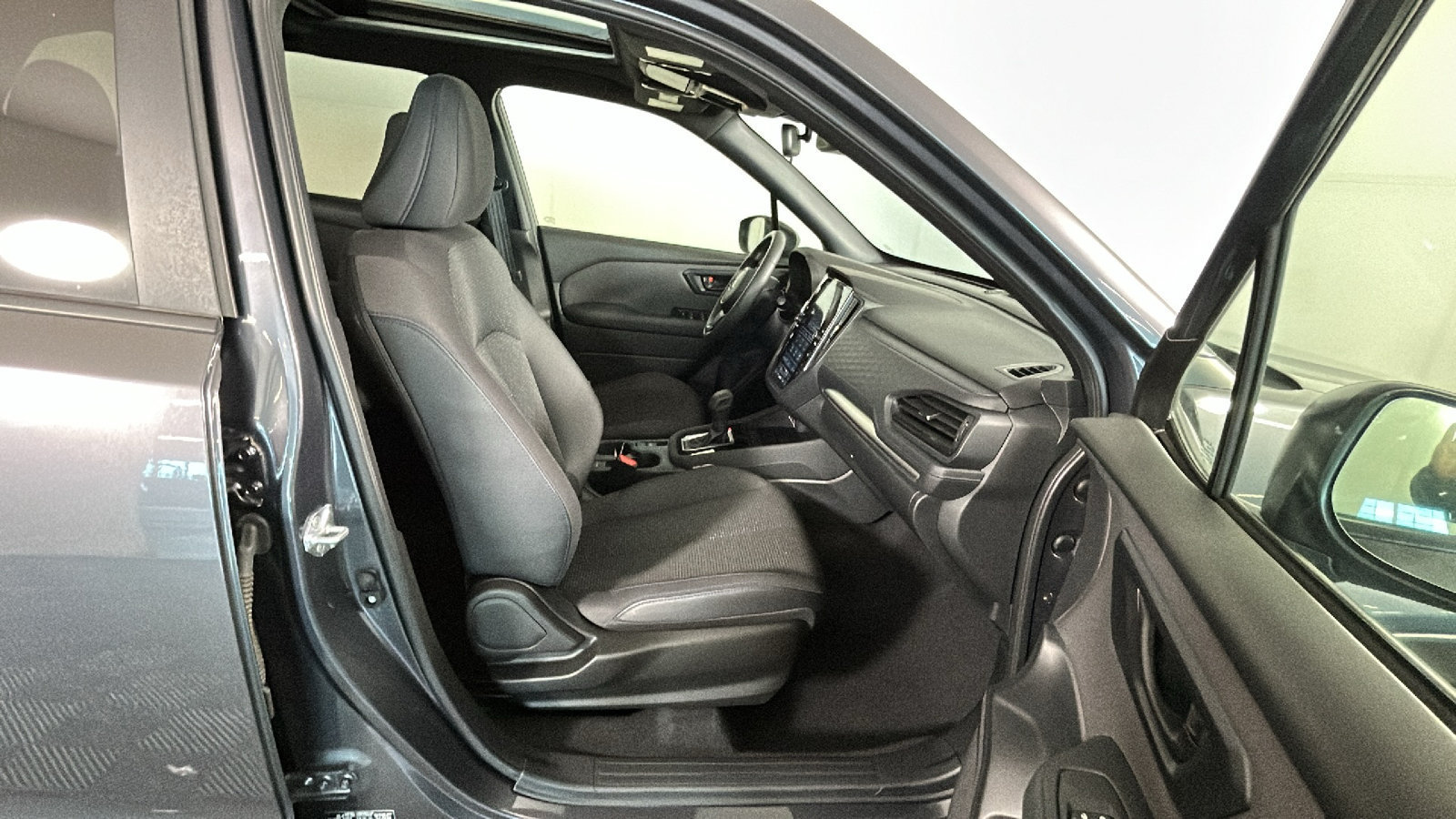 Used 2025 Subaru Forester Premium AWD/4WD image 36