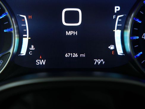 Used 2023 Chrysler Pacifica Touring-L FWD image 34