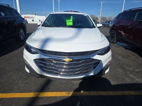 Used 2024 Chevrolet Malibu LT image 2
