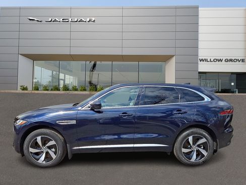 Certified 2025 Jaguar F-PACE R-Dynamic S image 6