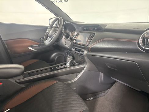 Used 2022 Nissan Kicks SR image 27