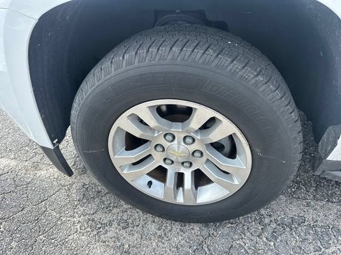 Used 2018 Chevrolet Suburban LT RWD image 10