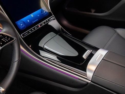 Used 2025 Mercedes-Benz GLC 350e 4MATIC image 14