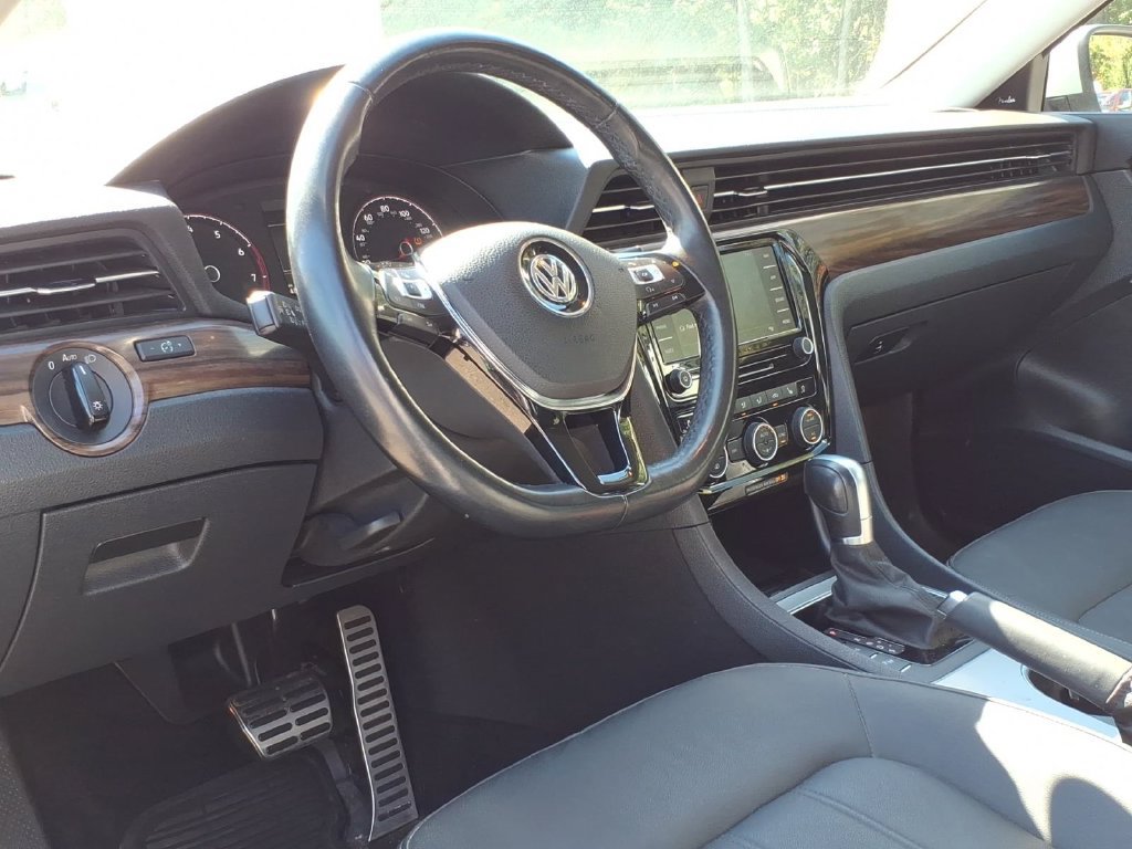 Used 2020 Volkswagen Passat 2.0T SEL FWD image 11