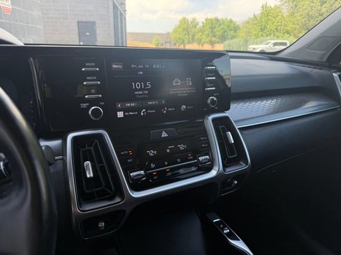 Used 2022 Kia Sorento LX AWD/4WD image 23
