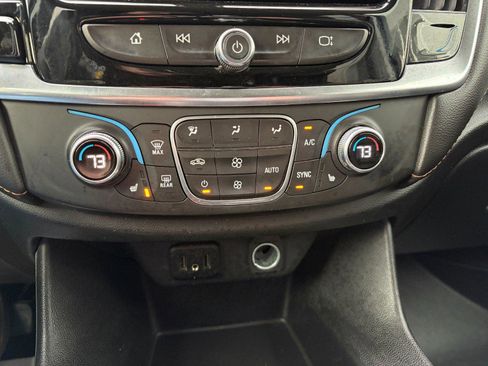 Used 2020 Chevrolet Traverse LT image 15