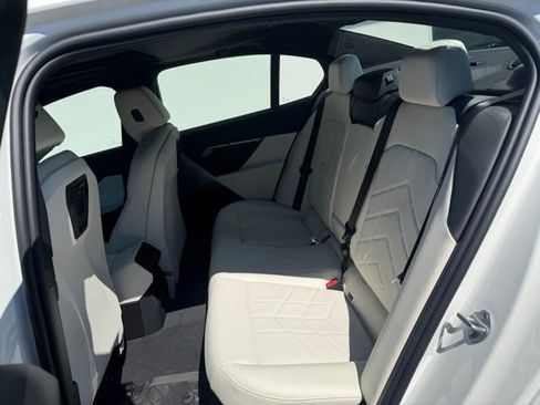 New 2026 BMW 530i xDrive w/ Premium Package image 11