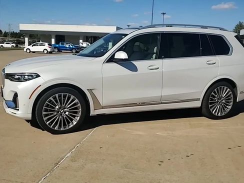 Used 2022 BMW X7 xDrive40i w/ Premium Package image 5