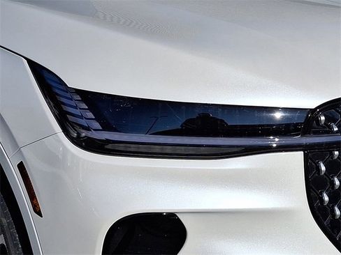 Certified 2024 Lincoln Nautilus Reserve image 9