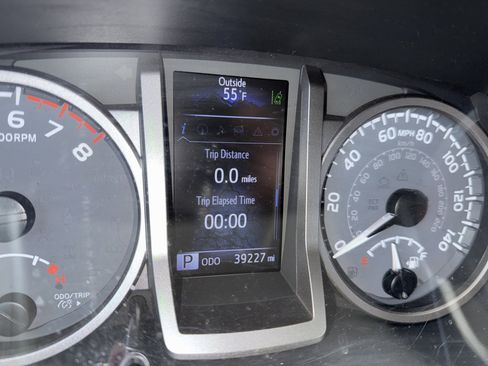 Used 2022 Toyota Tacoma 4x4 Double Cab image 27