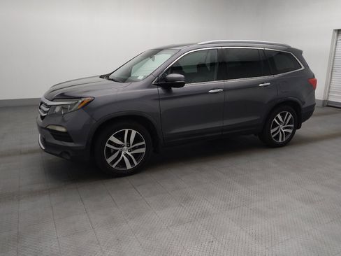 Used 2017 Honda Pilot Touring image 2