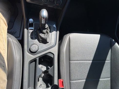 Used 2020 Volkswagen Tiguan SEL image 18