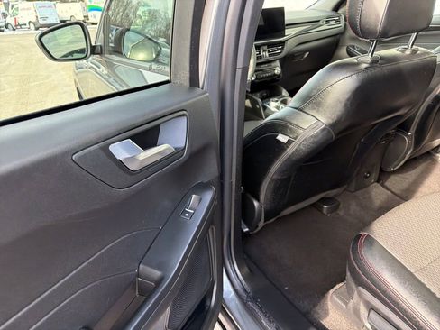 Used 2025 Ford Escape ST-Line w/ Equipment Group 301A image 34