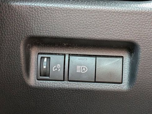 Used 2019 Toyota RAV4 LE image 10