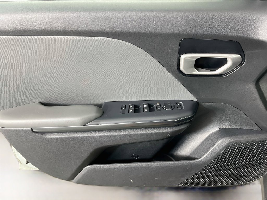 Used 2025 Kia K4 FWD image 23