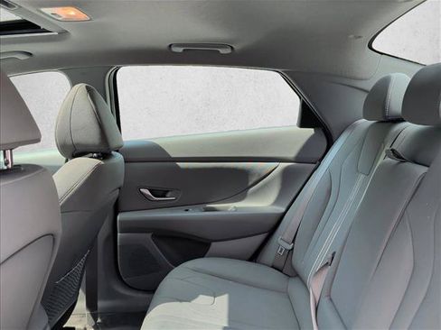 Used 2025 Hyundai Elantra SEL FWD image 21