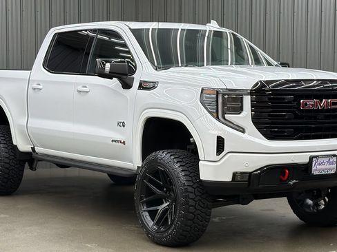 Used 2024 GMC Sierra 1500 AT4 w/ Technology Package AWD/4WD image 7
