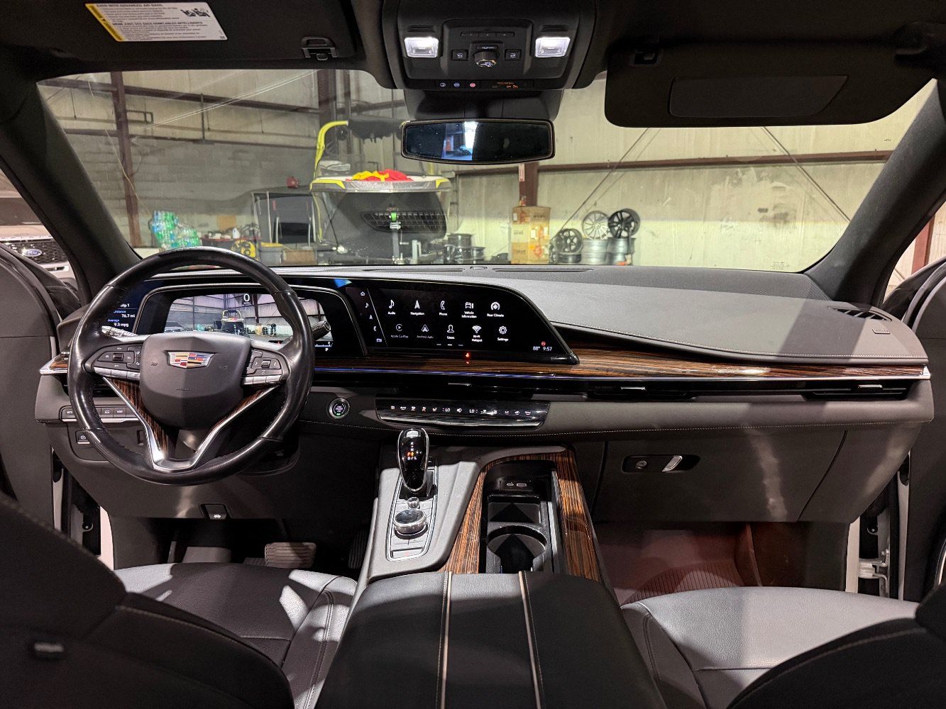 Used 2022 Cadillac Escalade Luxury AWD/4WD image 30