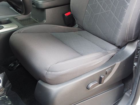 Used 2025 Nissan Frontier SV RWD image 17