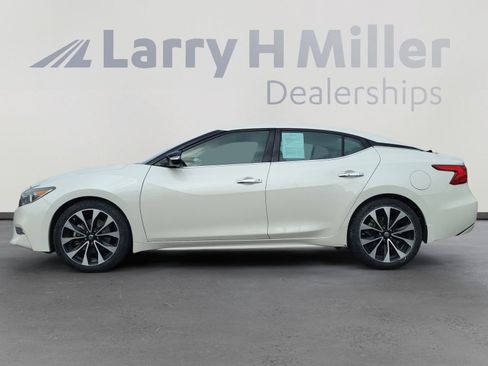 Used 2018 Nissan Maxima SR image 3