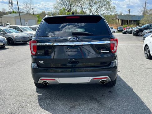 Used 2017 Ford Explorer XLT w/ Equipment Group 201A FWD image 6