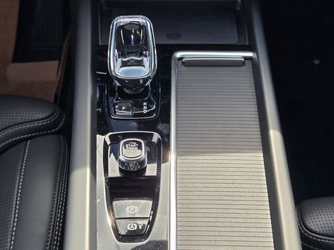 New 2026 Volvo XC60 B5 Ultra w/ Protection Package Premier image 21