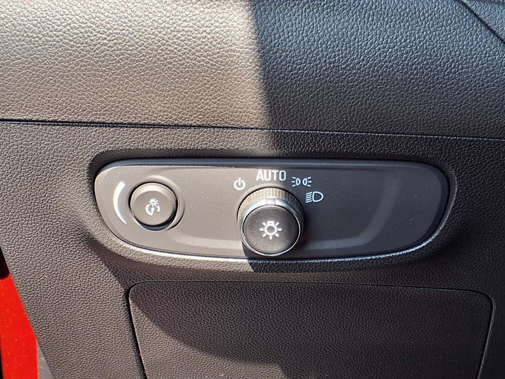 Used 2025 Buick Encore GX Sport Touring w/ Advanced Technology Package FWD image 17