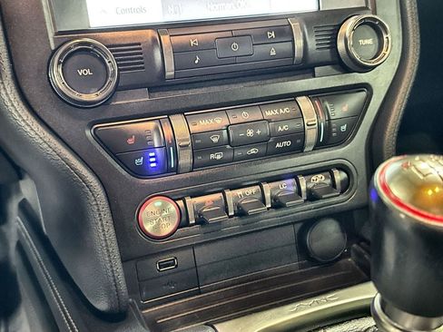 Used 2019 Ford Mustang Shelby GT350 w/ Technology Package image 22