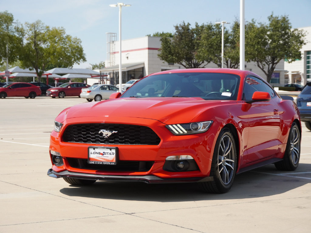 Used 2016 Ford Mustang Coupe RWD image 4
