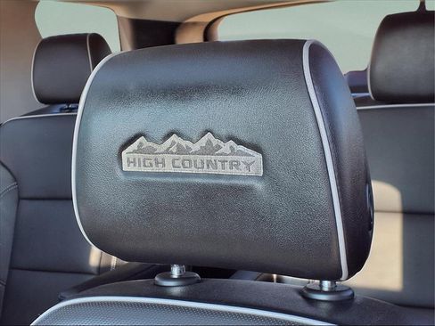 Used 2021 Chevrolet Traverse High Country image 28