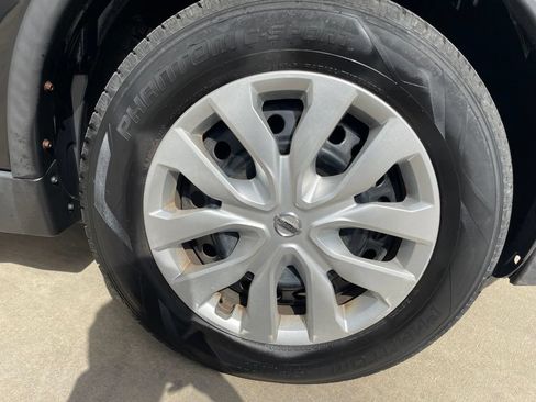 Used 2018 Nissan Rogue S FWD image 27