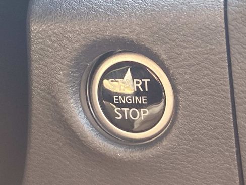 Used 2024 Nissan Frontier SV w/ Technology Package image 18