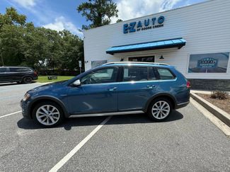 Used 2017 Volkswagen Golf Alltrack S image 1