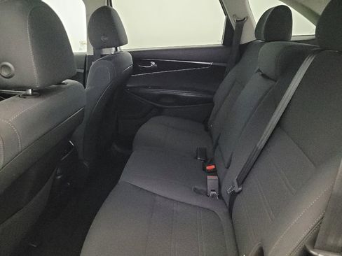 Used 2019 Kia Sorento AWD V6 image 18
